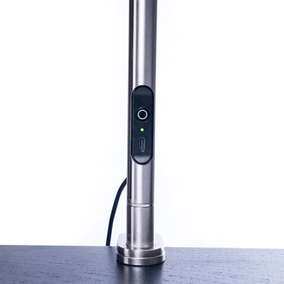 Daylight Slimline 4 Bordlampe – Brushed Steel