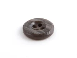Knapp – Klassisk – 4-hull 28mm – Grå