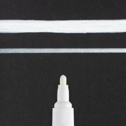 Sakura Pen-Touch – Medium 2,0mm – Hvit