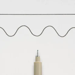 Sakura Pigma Micron 04 – 0,40mm – 49 Sort